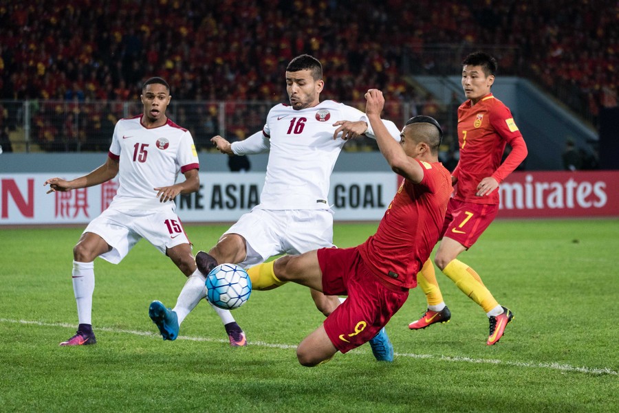 包含荷甲集结日走向成谜，上海申花刷新队史纪录，更衣室稳定，阵容厚度经受考验的词条新球体育app