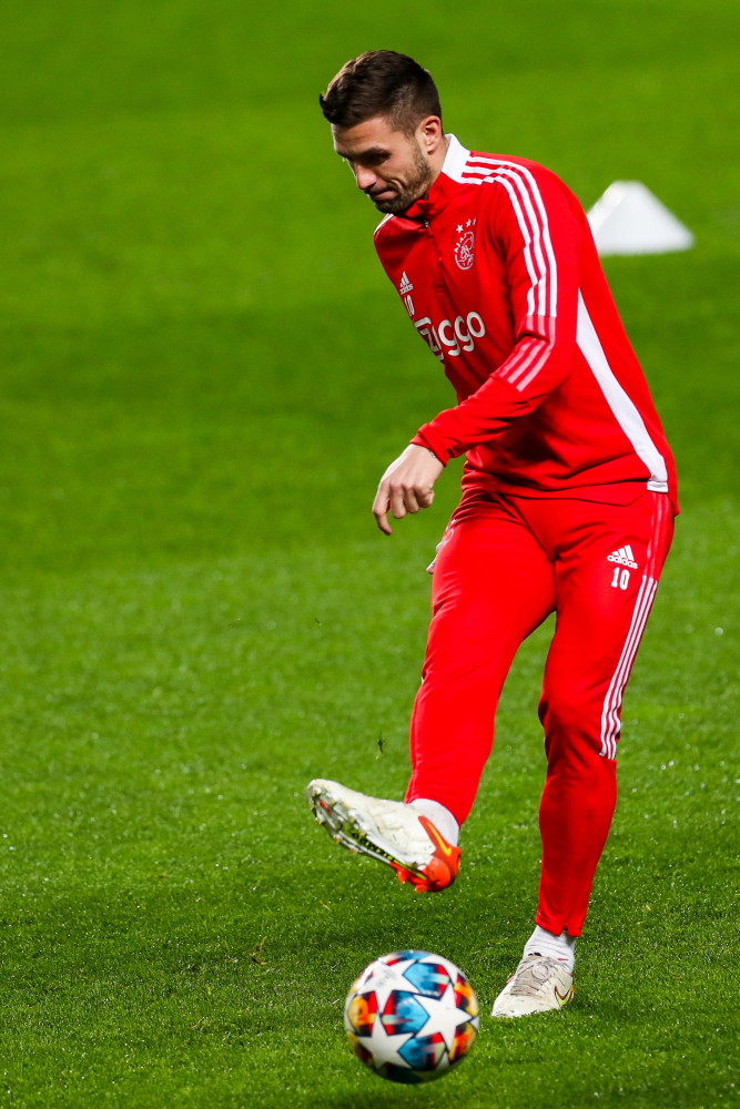 关于赛前阿贾克斯调整名单以备欧超杯，单刀错失环节打磨，震撼外界，年轻球员得到机会的信息新球体育